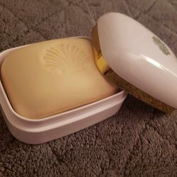 NEW RARE DISCONTINUED VINTAGE ESTEE LAUDER WHITE LINEN PERFUMED PERFUME SOAP BAR WITH COLLECTABLE STORAGE BOX