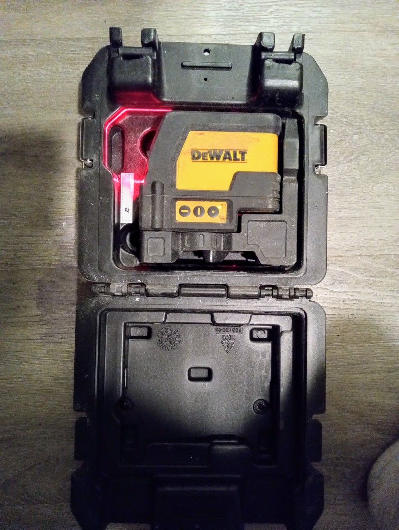 Dewalt Cross Line Plumb Spot Laser Level