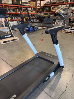 Centr Runr Treadmill, great condition and incline + foldable