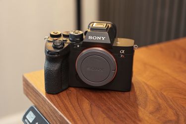 Sony A7R V Mirrorless Camera Body - Excellent Condition