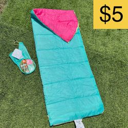 SLEEPING BAG (SELLING FOR $5)