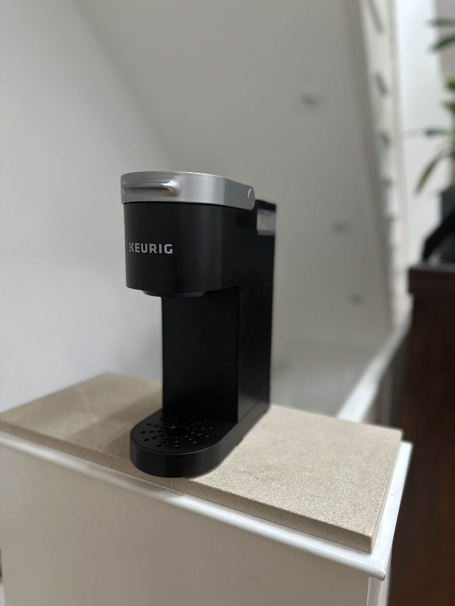 Keurig K-Mini Single Serve K-Cup Pod Coffee Maker, 6 to 12oz Brew size, with Cord Storage, Perfect for Small Spaces, Black