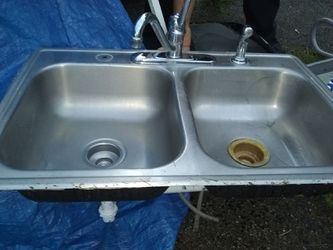 Kitchen sink w/ Faucet & Sprayer