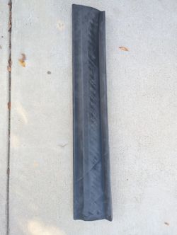 2018-2024 Chevrolet Equinox Front Right Lower Door Molding (contact info removed)4