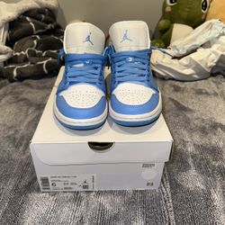 University Blue Air Jordan 1 Low Size 6 WMNS
