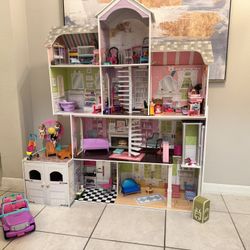 Dollhouse With Many Barbies, Car, Boat And All Accessories! 
