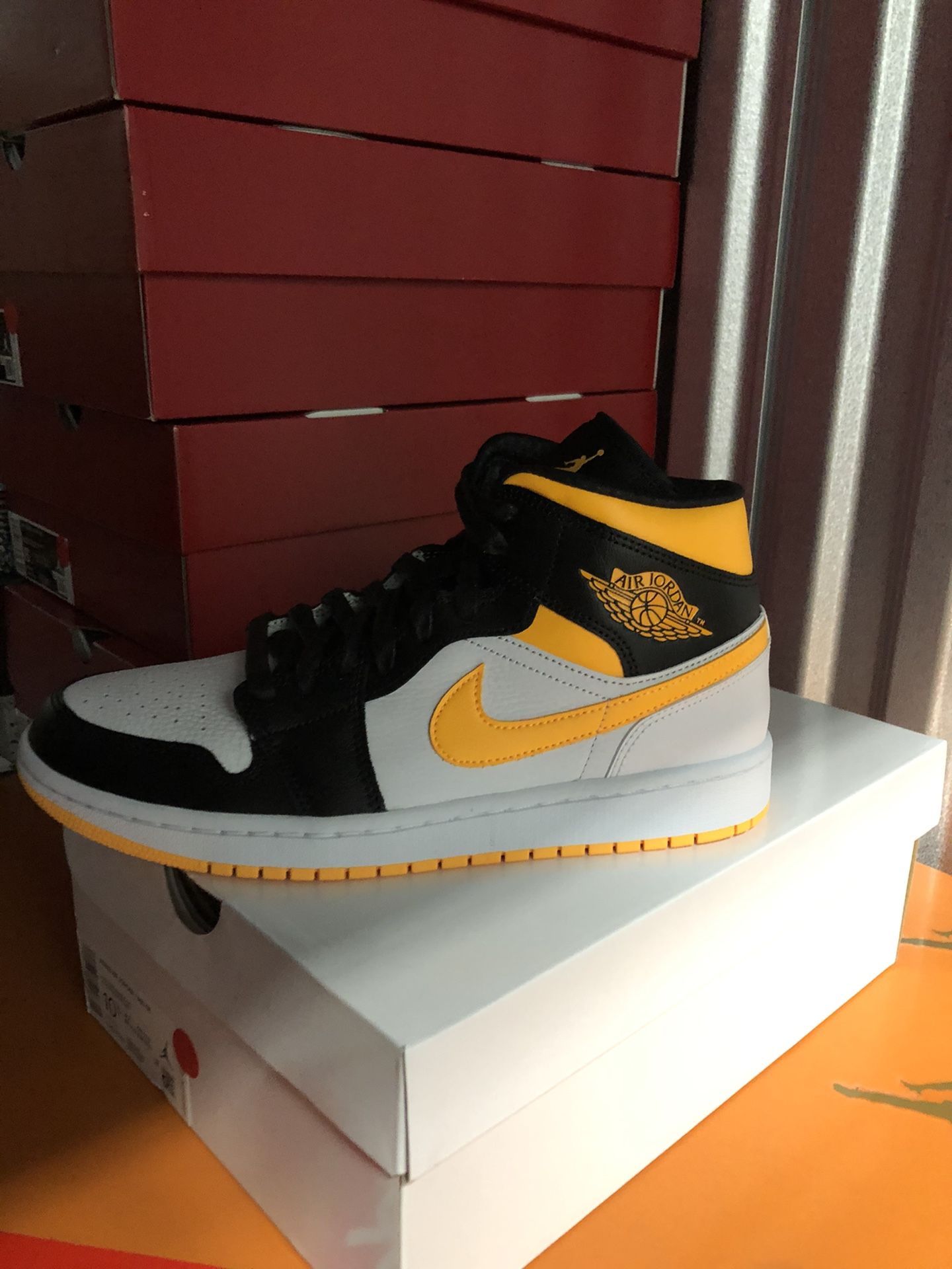 Jordan 1 mid women