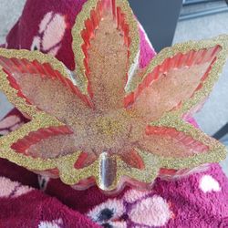 Resin Cannabis Leaf Ashtray