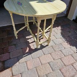 Vintage 42 Inch Round 29 1/2 H Drop Leaf Table  Asking 150 Obo GREAT SPACE SAVER 