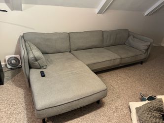 Sectional Couch with left facing chaise