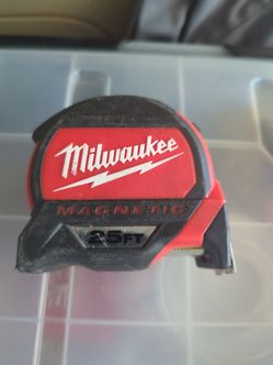 25' magnetic Milwaukee tape measure