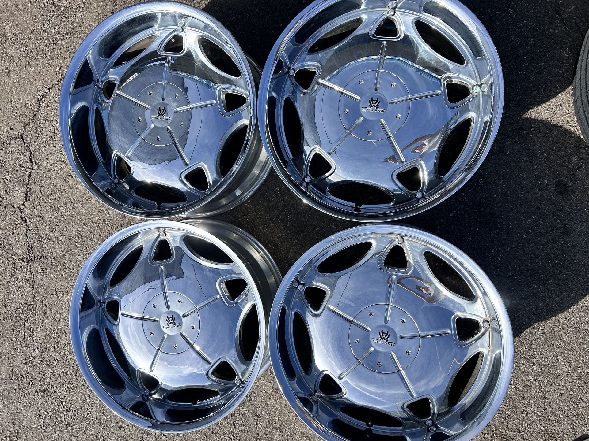 Set Of 22” Hipnotic Wheels
