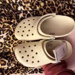 Crocs size M4 W6 