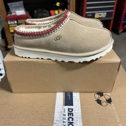ugg tasman sand/ dark cherry slipper new in box  5955- SNDD price is firm size 7