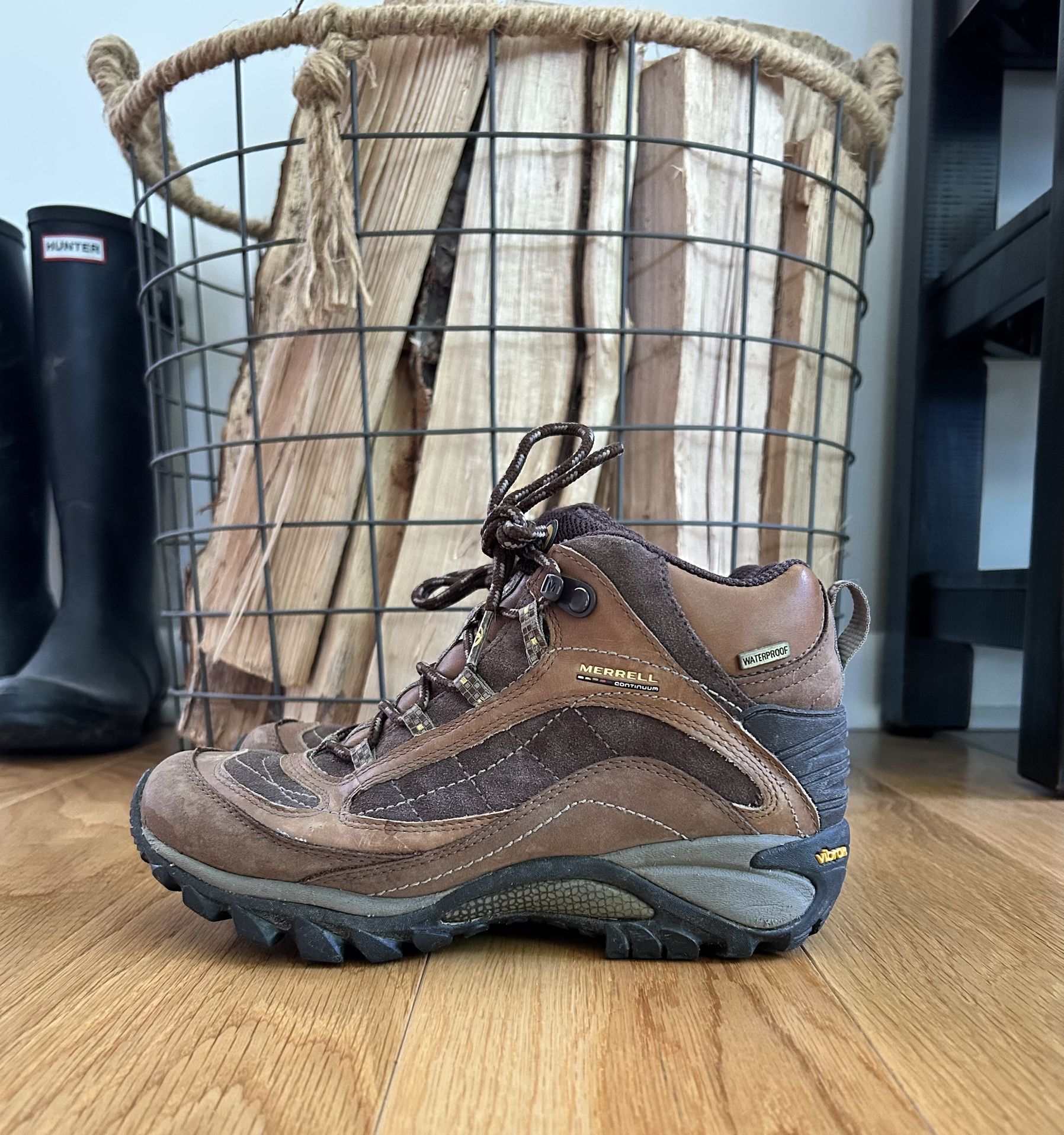Women’s 7 Merrell Siren Mid Waterproof Hiking Boots-