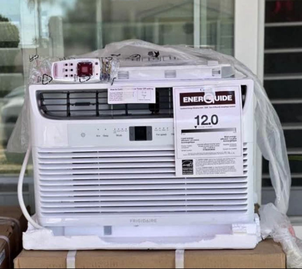 Frigidaire 250 sq ft Window Air Conditioner with Remote (115 Volt; 6000 BTU)