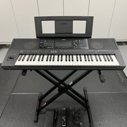 PSR-SX900 61-Key Arranger Workstation (Bundle)