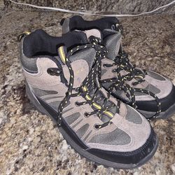 Bearpaw Wildwood Jr.  Kids Hiking Shoes - Youth Size 3