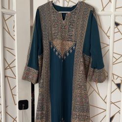 This is a traditional Palestinian thobe 