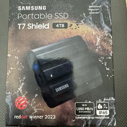SAMSUNG T7 Shield 4TB Portable SSD - 1050MB/s