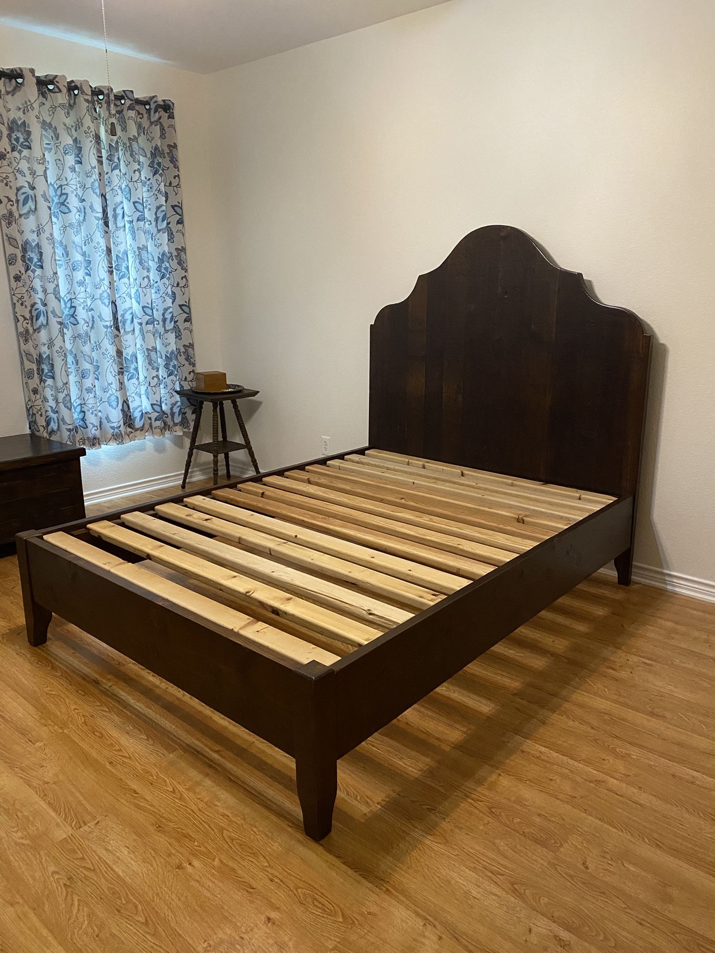 Queen Size Solid Wood Bed Frame