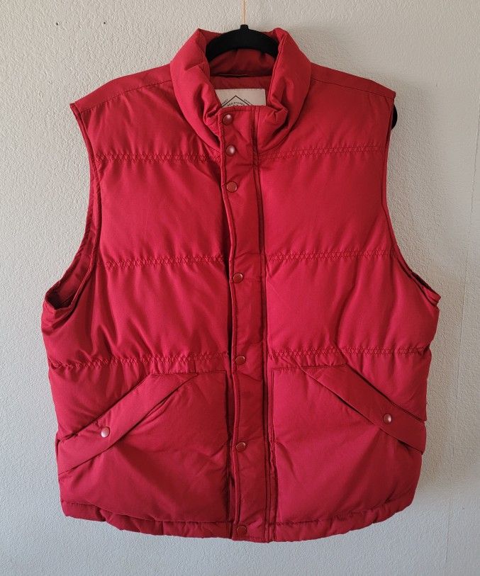 Burgundy ST JOHN'S BAY
Puffer Vest