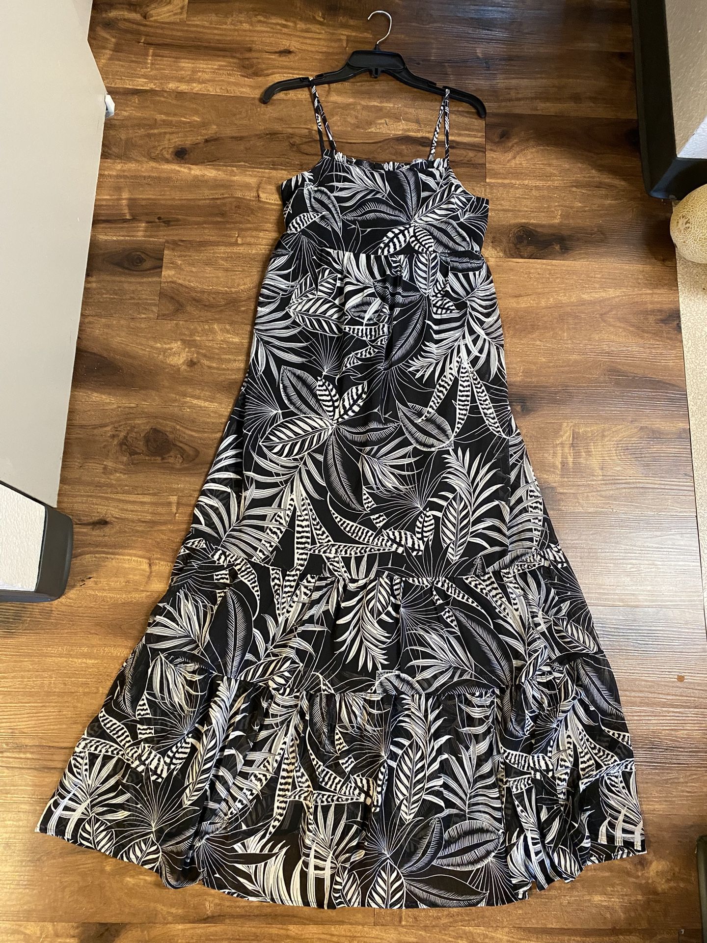 Brand new woman’s Banana Republic brand black and gray palm print maxi dress up for sale