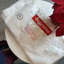 Supreme  White Hoodie  XL Box Logo Sealed Bogo 