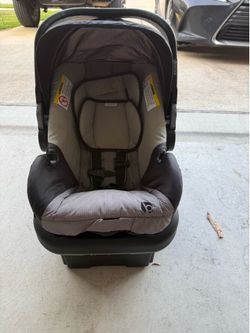 Baby car seat + base