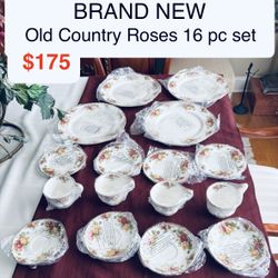 Brand new Old Country Roses 16 Pc Dinnerware Set