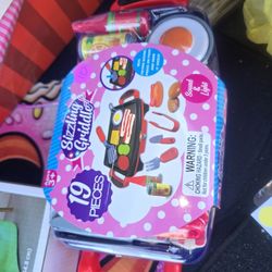 🧚‍♀️ NEW Sizzling Griddle Playset. 19-piece playset with sound and light features. 