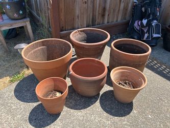 6 Terra Cotta Pots in Good shape