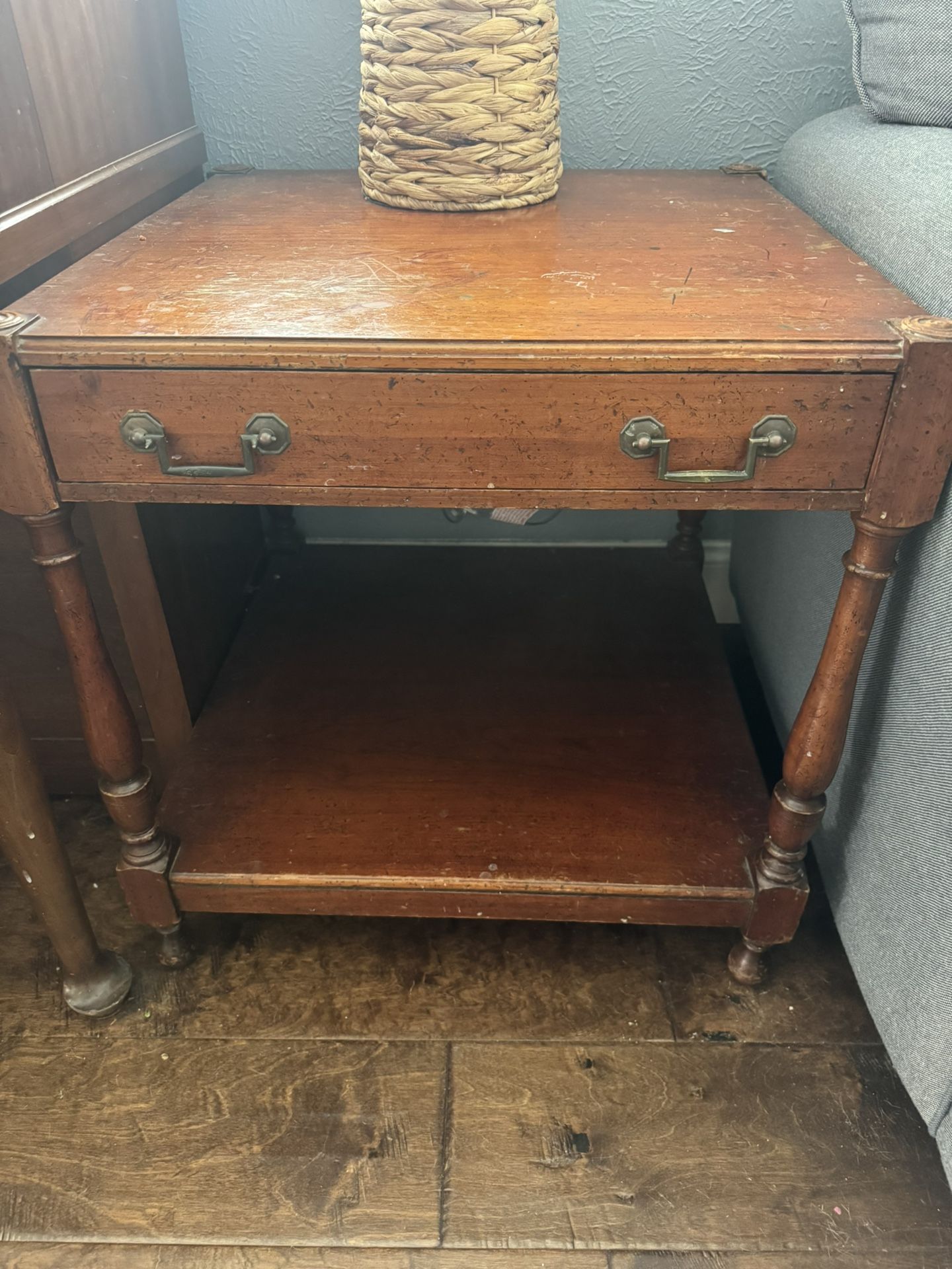 Wood End table w/drawer