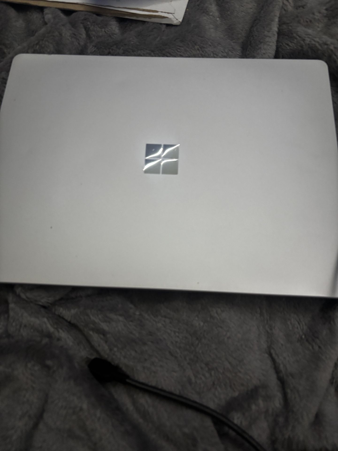 Microsoft Surface Laptop Go