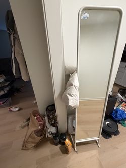 Standing mirror