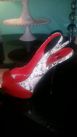 Cute high heels....size 7...great condition!