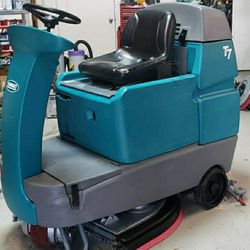 FLOOR SCRUBBER TENNANT T7