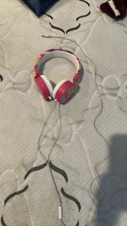 Pink camo head phones