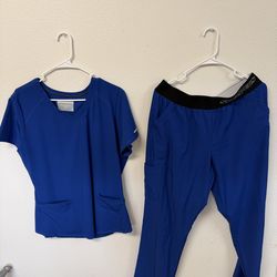 Large Size Sketchers Brand Breeze 3 Pocket Curved Vneck Top and 3 pocket Stretch Pants.  Royal Blue.
