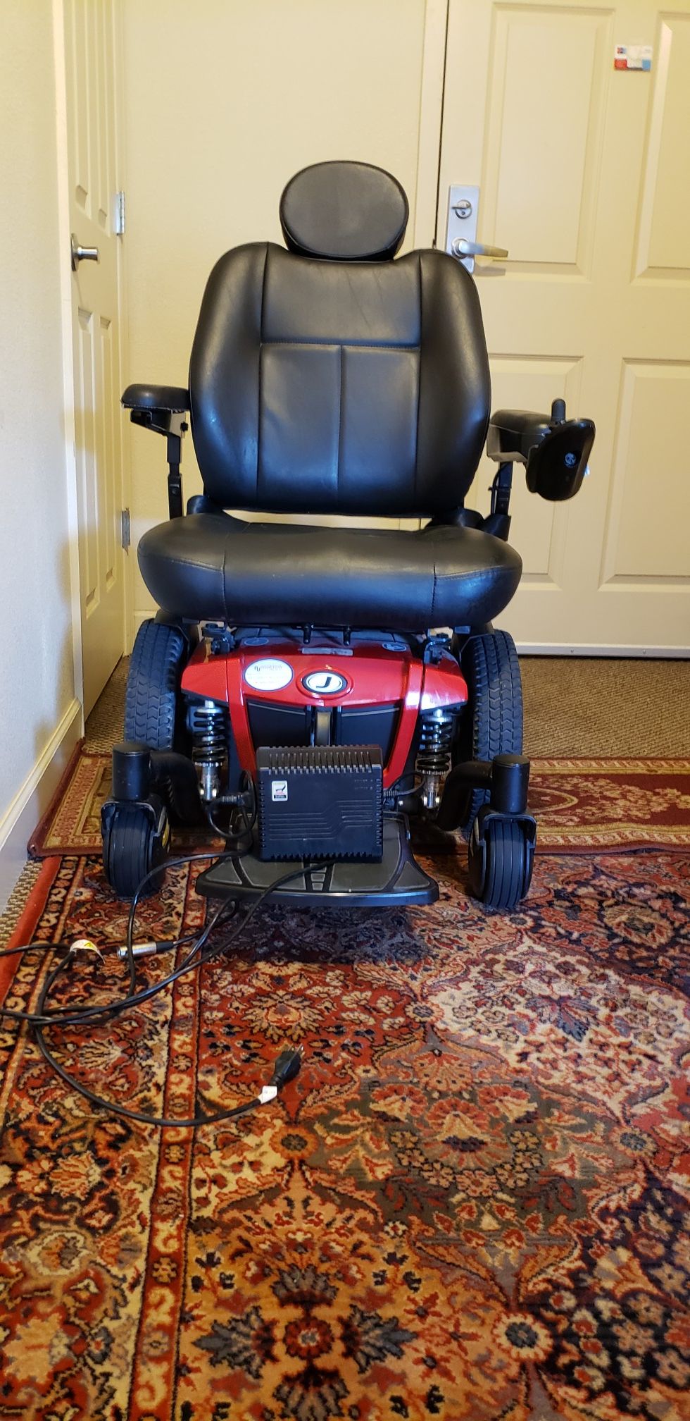 Jazzy 600es Mid-wheel Power chair