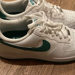 Air Forces 8.5 M Barely Used