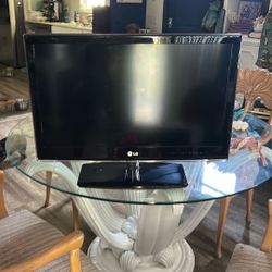 LG Television 26 Inch Used In Great Condition 