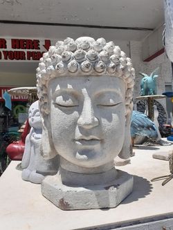 Really large Buddha head