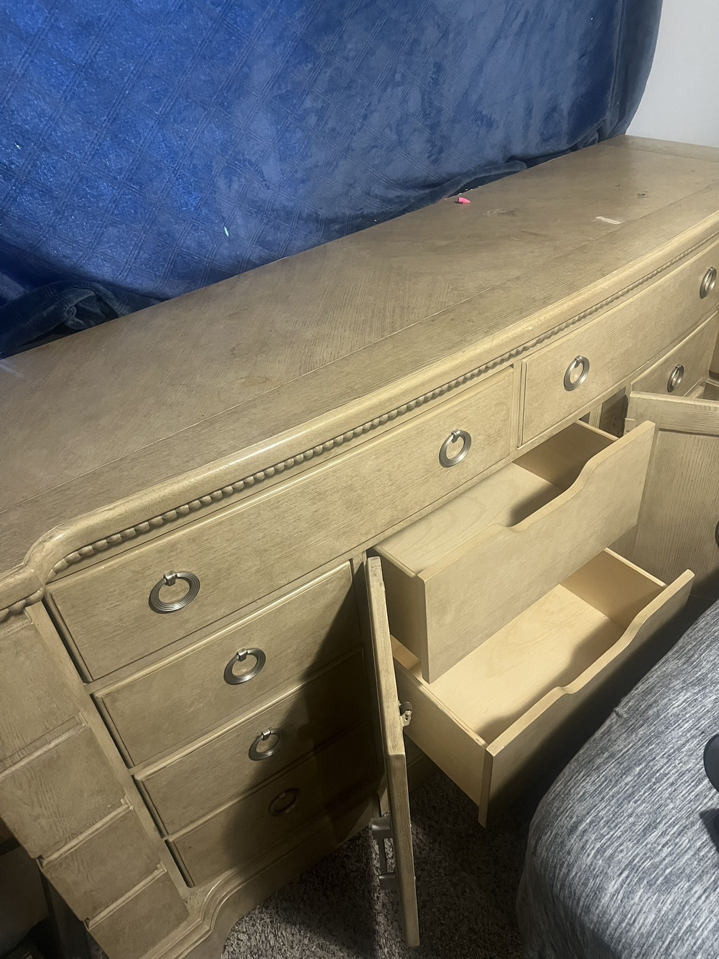 WOODEN BED ROOM DRESSER