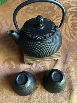 Japanese Iron Kettle Set With 2 Cups