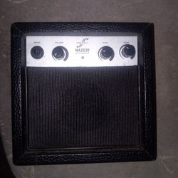 First Act MA 2039 Guitar Amplifier 
