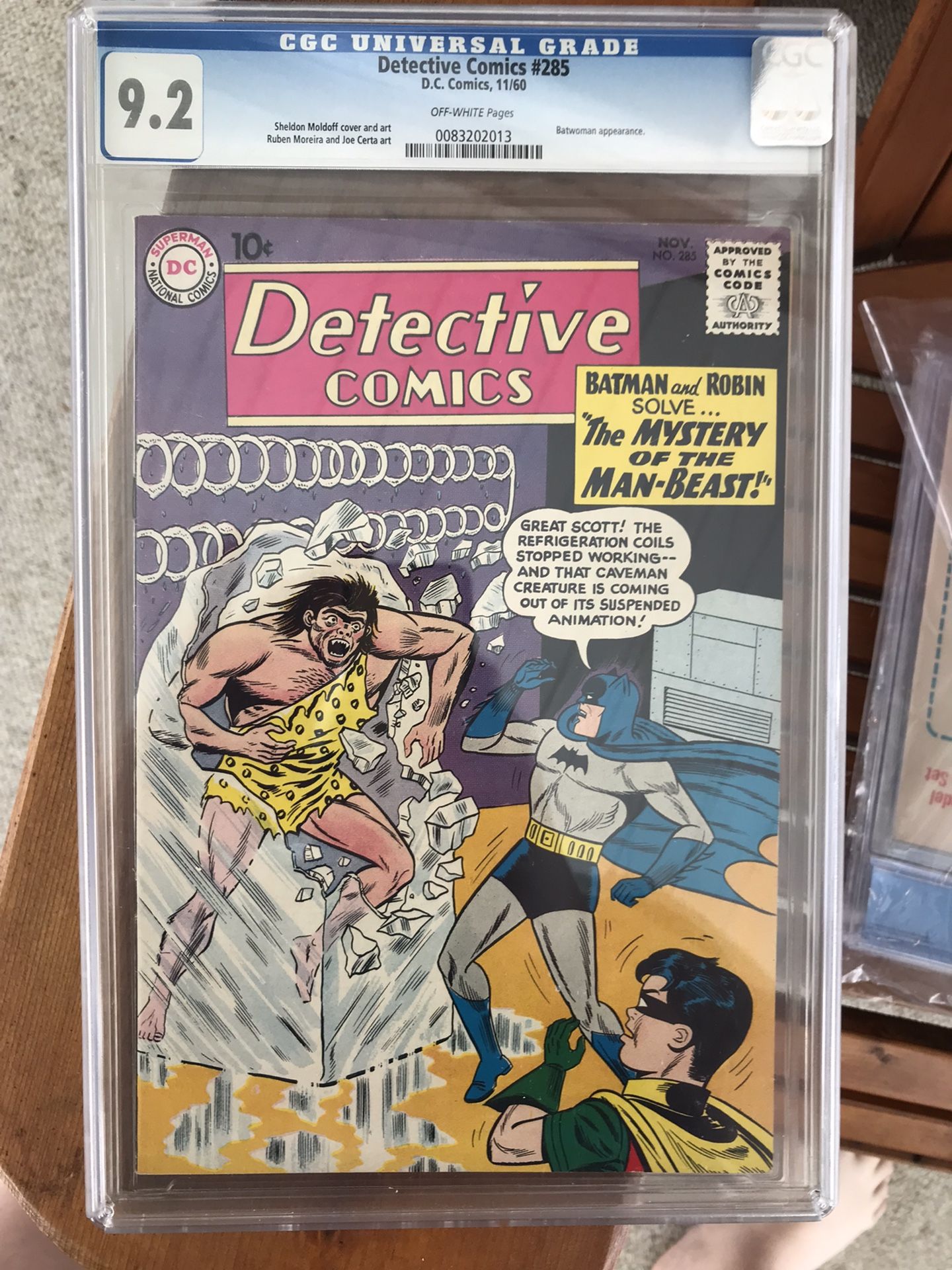 Detective Comics #285 (1960) CGC 9.2 — Boatwoman appearance; Caveman CoverThi