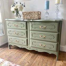 Gorgeous Green 6 Drawer French Provincial Dresser