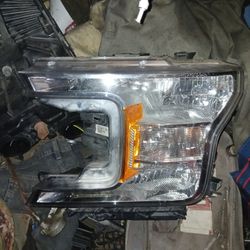 2018 FORD F150 NEW LEFT AN RIGHT HEADLIGHTS