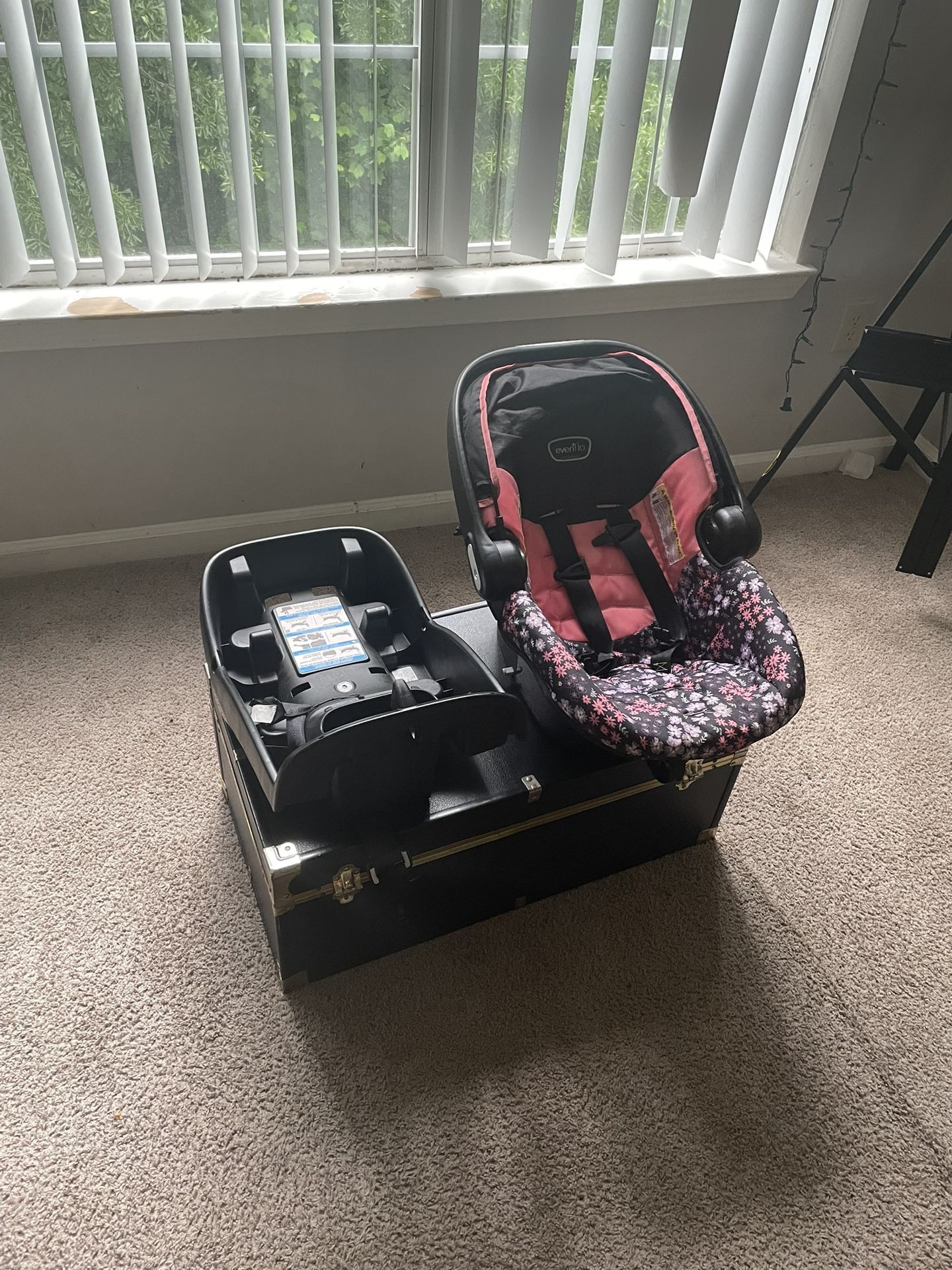 Evenflo Infant Car seat With Base